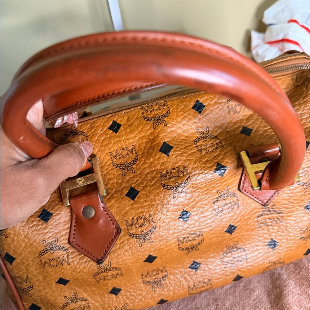 Vintage MCM Boston bag in Cognac. - Picture 14 of 16